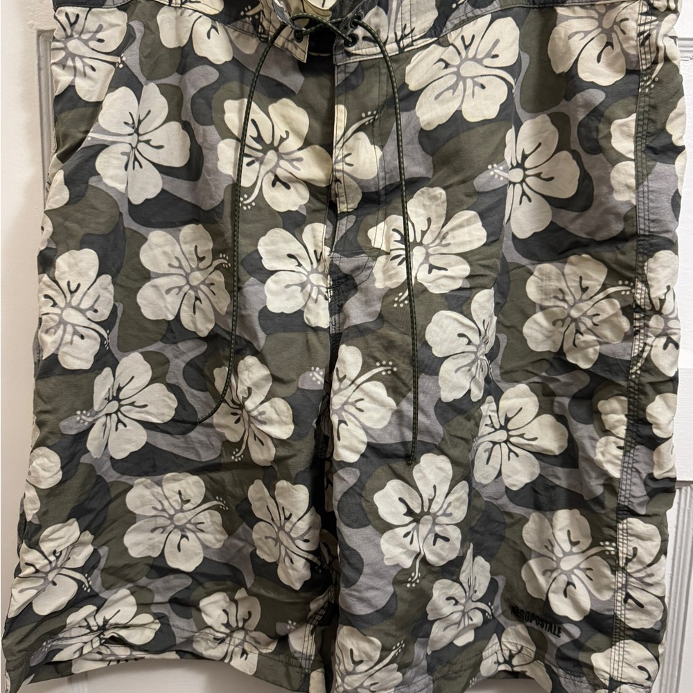 ⭐️Aeropostale Green and White Board Shorts Tropical Floral